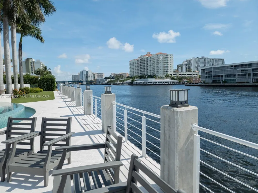 2890 NE 28th St Fort Lauderdale, FL 33306
