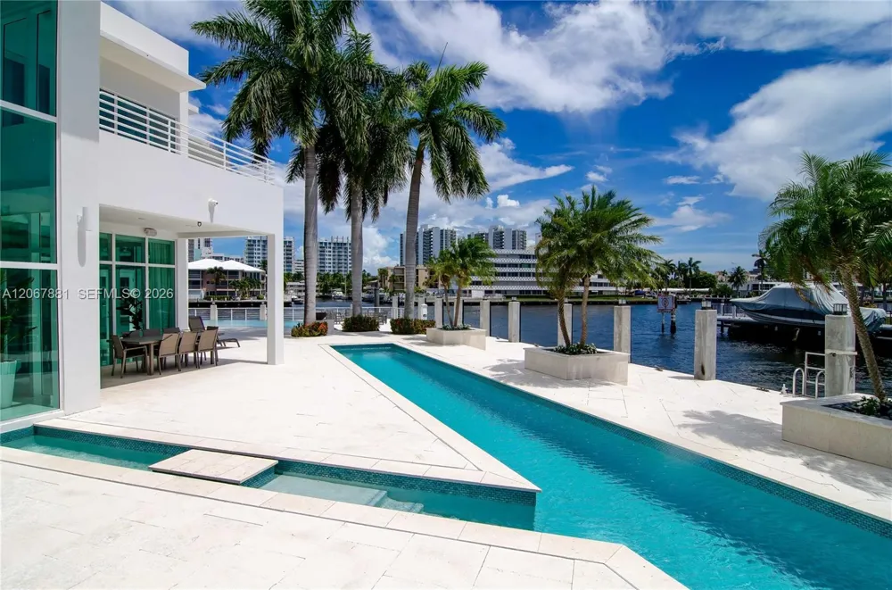 2890 NE 28th St Fort Lauderdale, FL 33306