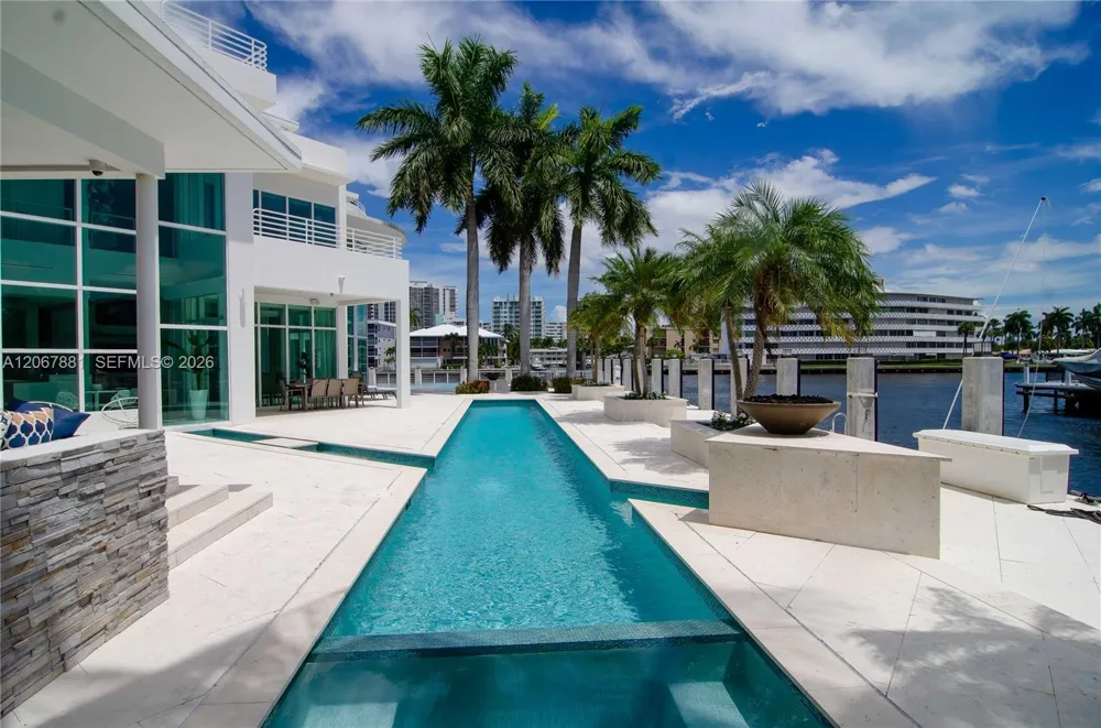 2890 NE 28th St Fort Lauderdale, FL 33306