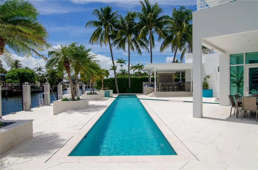 2890 NE 28th St Fort Lauderdale, FL 33306