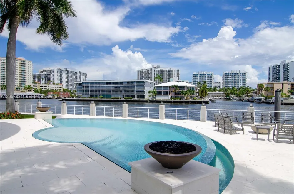 2890 NE 28th St Fort Lauderdale, FL 33306