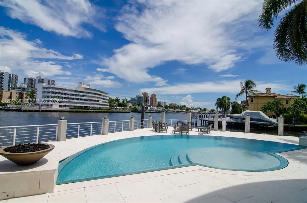 2890 NE 28th St Fort Lauderdale, FL 33306