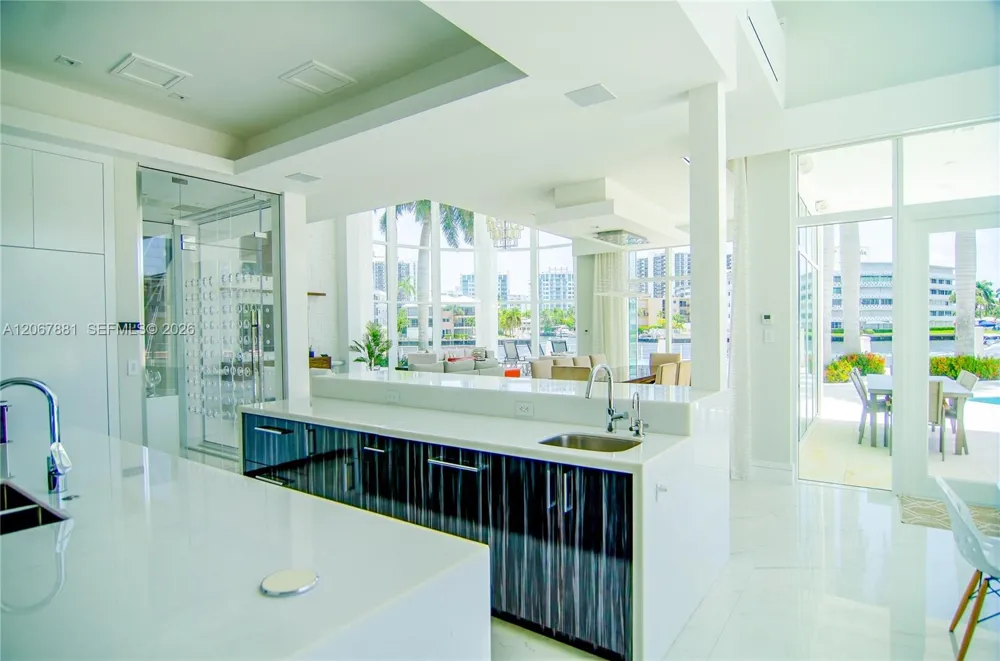 2890 NE 28th St Fort Lauderdale, FL 33306