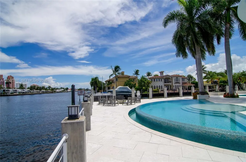 2890 NE 28th St Fort Lauderdale, FL 33306