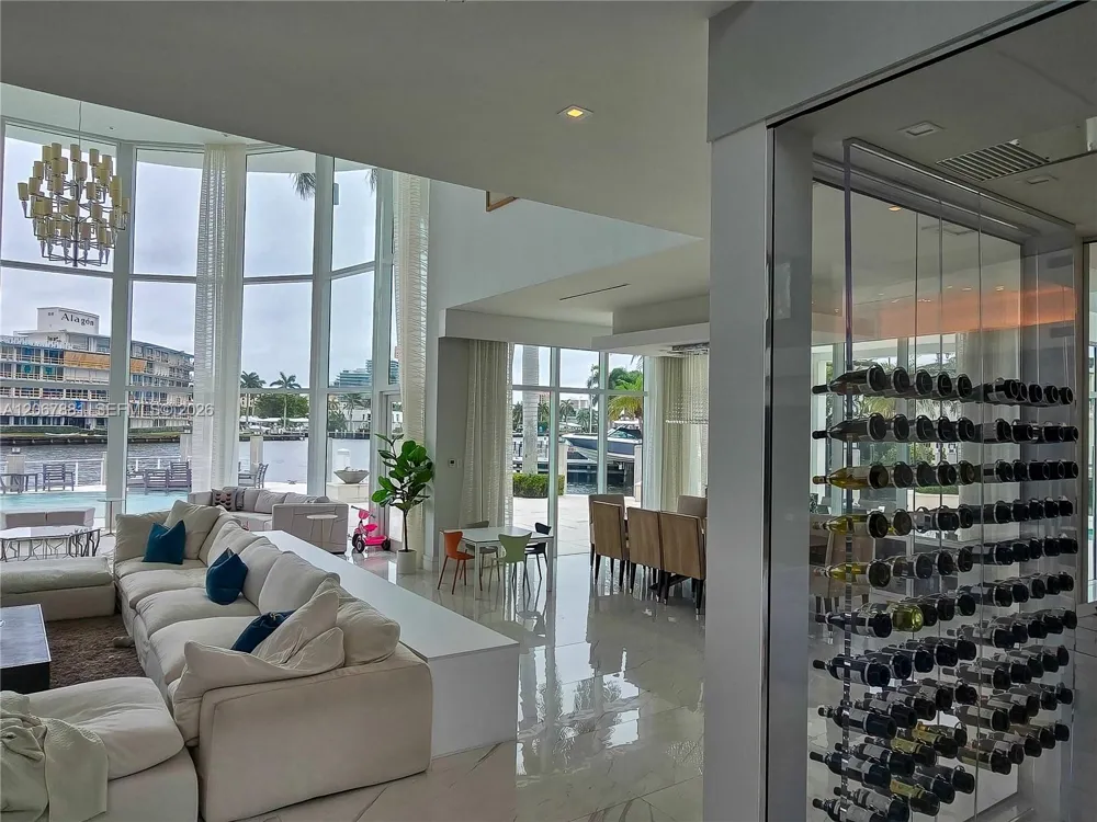 2890 NE 28th St Fort Lauderdale, FL 33306