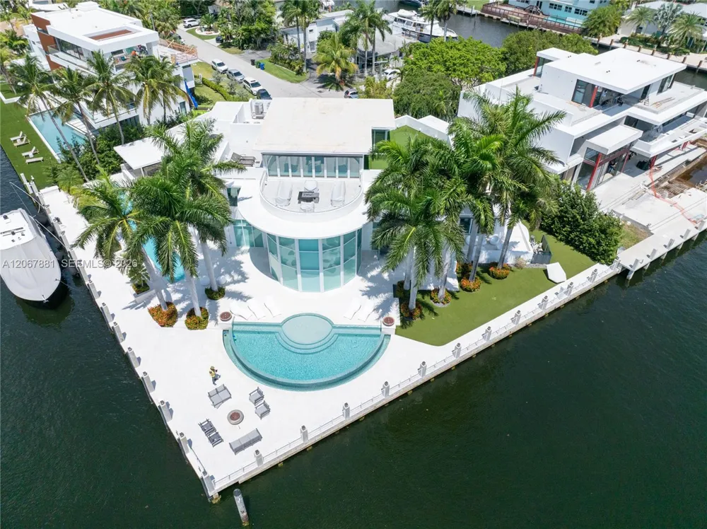 2890 NE 28th St Fort Lauderdale, FL 33306