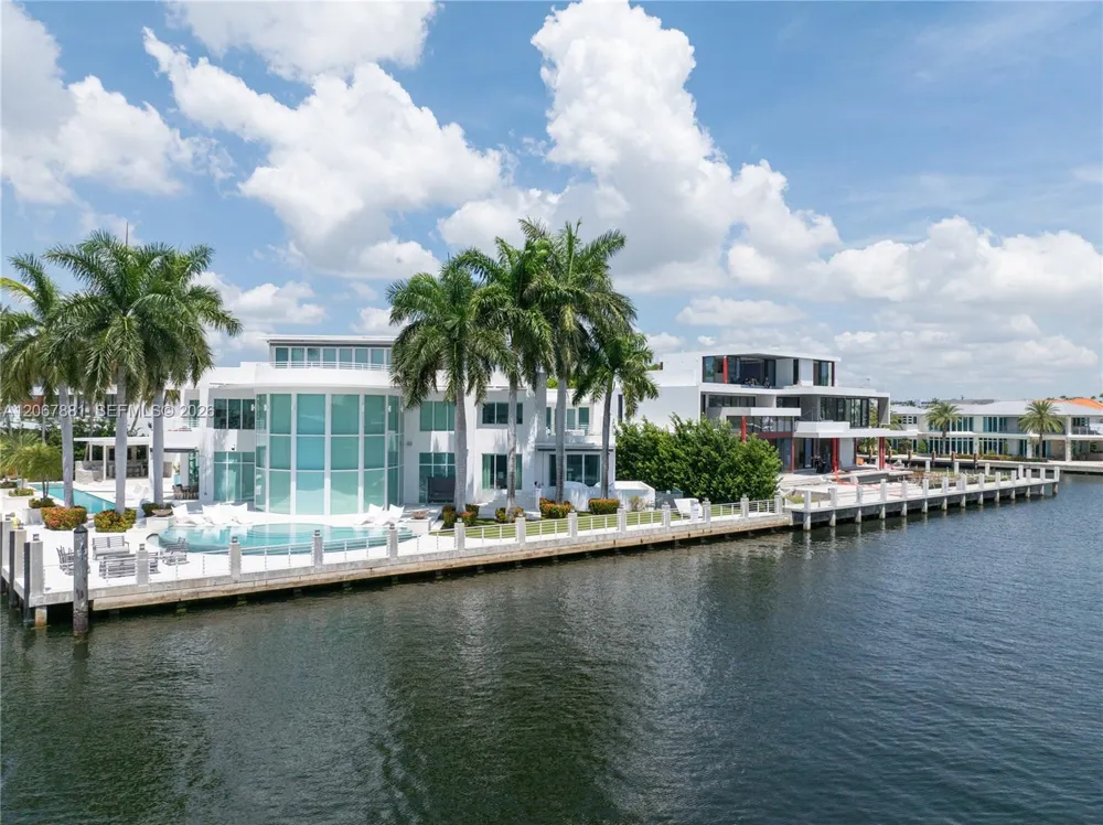 2890 NE 28th St Fort Lauderdale, FL 33306