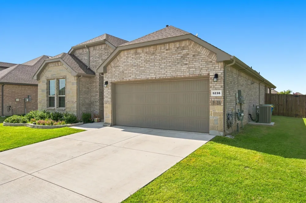 5236 Meadow Lane Krum, TX 76249