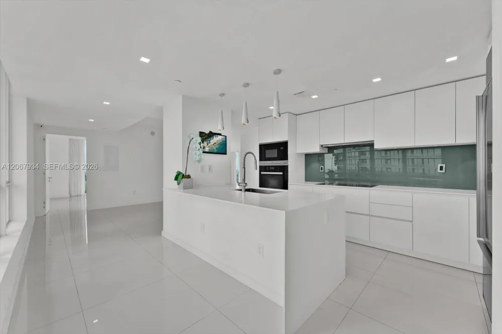 520 West Ave #2101 Miami Beach, FL 33139