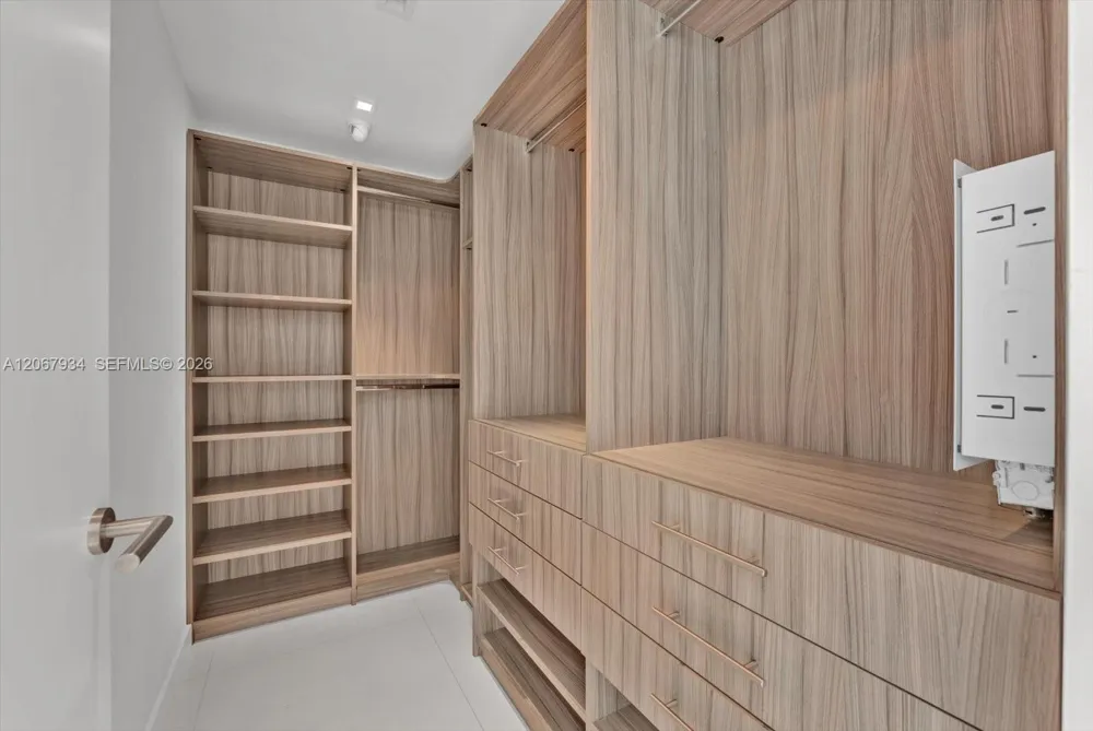 520 West Ave #2101 Miami Beach, FL 33139