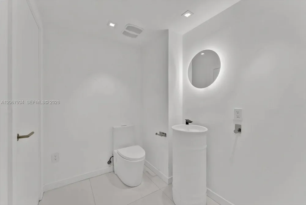 520 West Ave #2101 Miami Beach, FL 33139