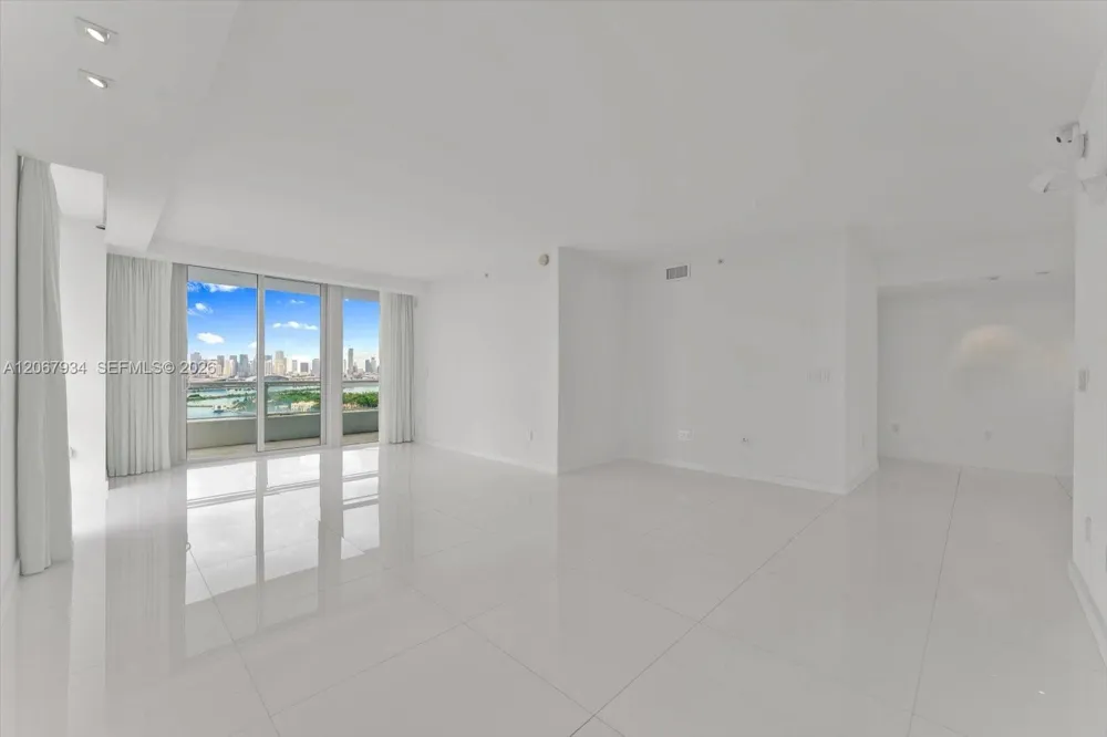 520 West Ave #2101 Miami Beach, FL 33139
