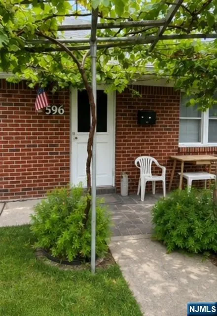 596 River Road