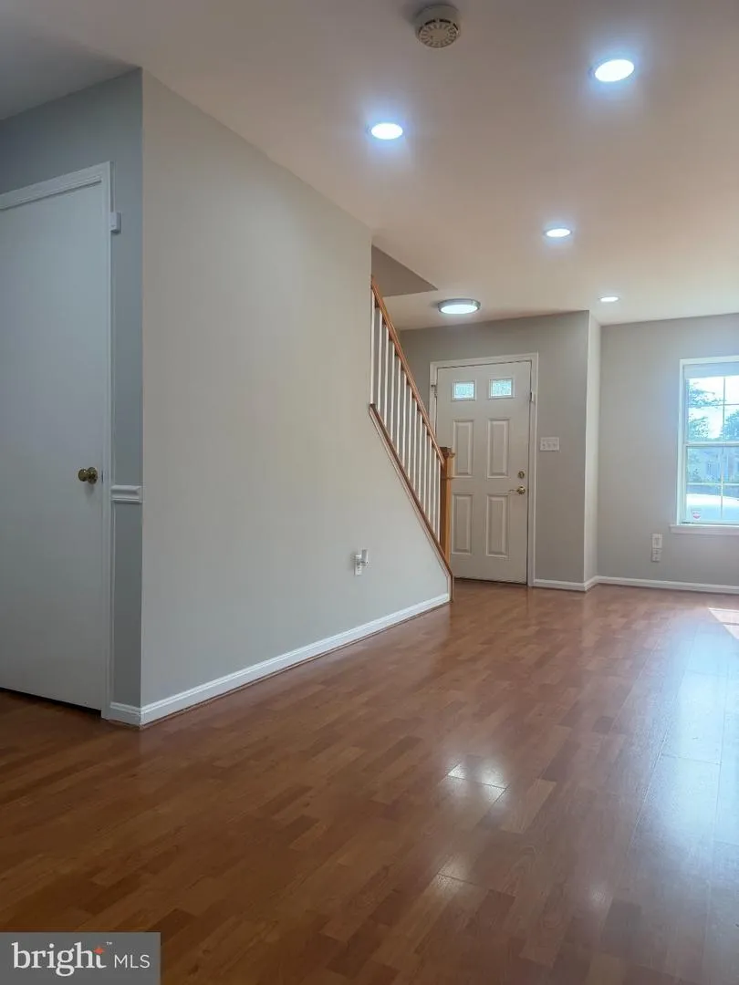 14533 RAVENSCAR COURT Centreville, VA 20121