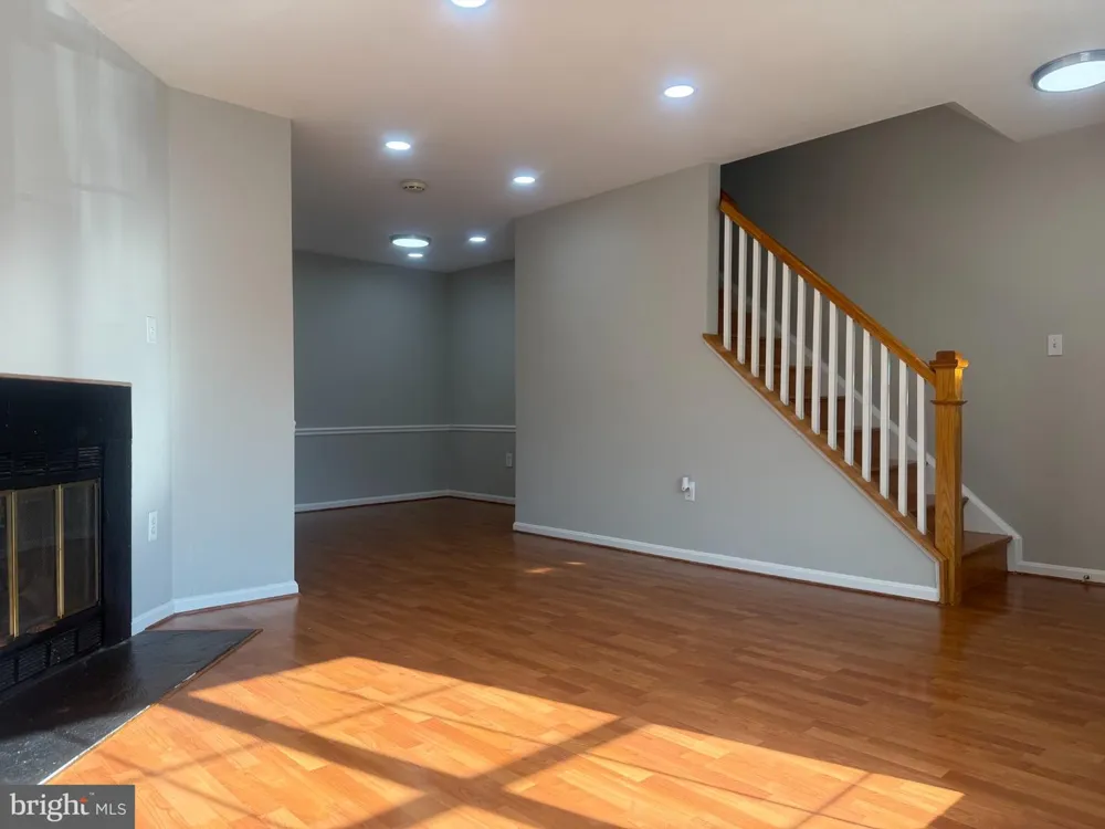 14533 RAVENSCAR COURT Centreville, VA 20121