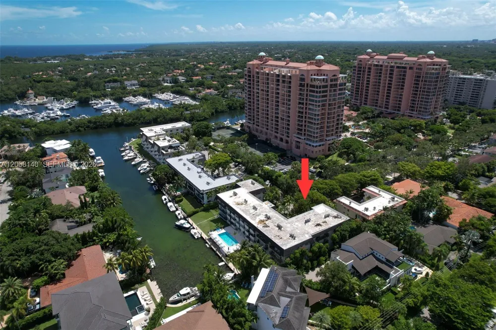 6815 Edgewater Dr #301 Coral Gables, FL 33133