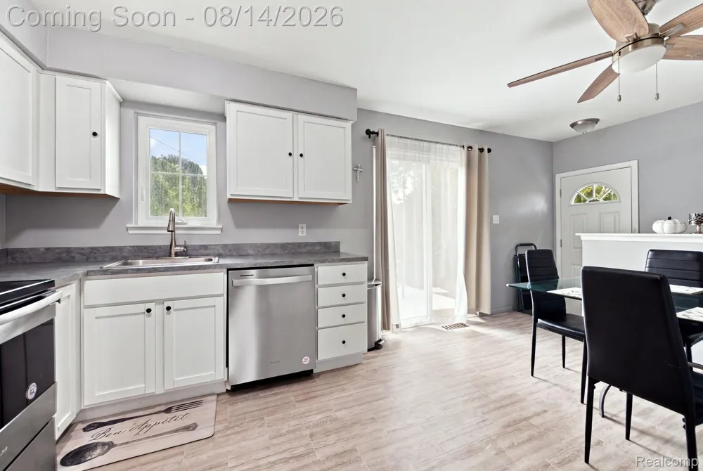 31546 Northwood Drive Fraser City, MI 48026