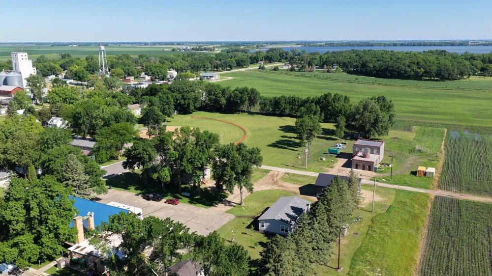 209 / 211 Farmdale Road Lake Lillian, MN 56253