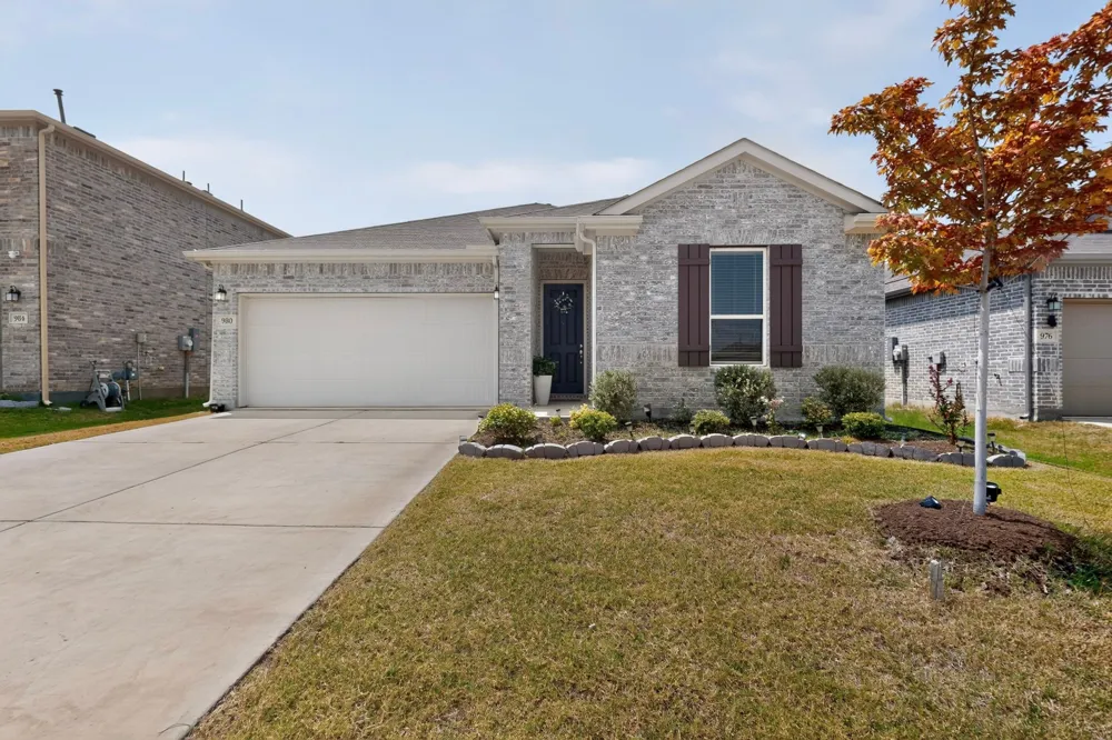 980 Burnett Drive Aubrey, TX 76227