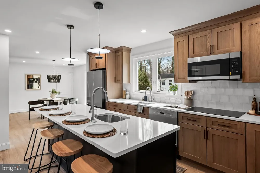 1752 LARK LANE Cherry Hill, NJ 08003