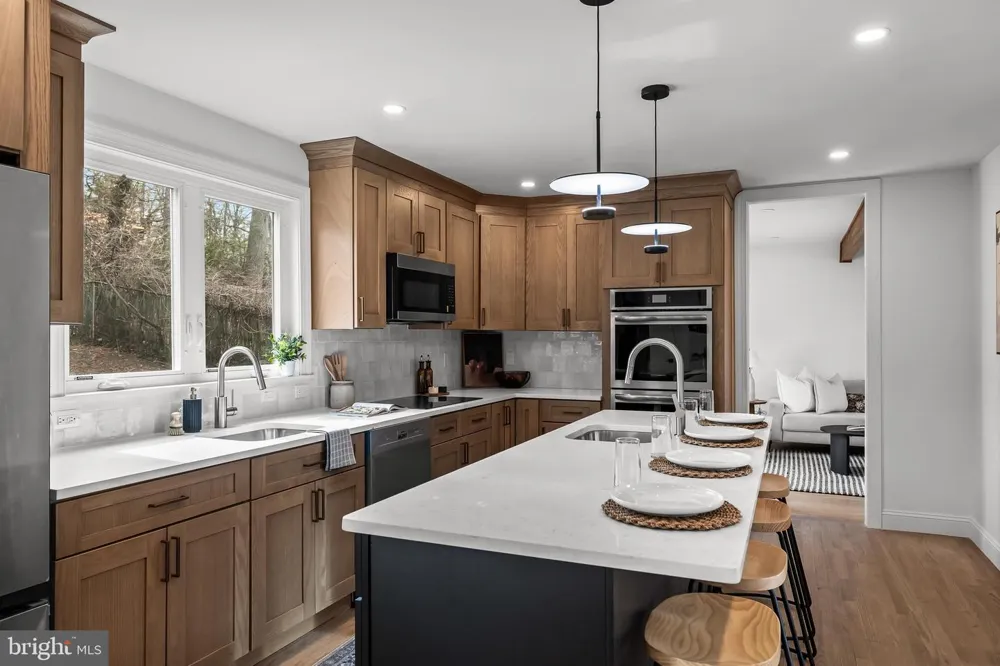 1752 LARK LANE Cherry Hill, NJ 08003