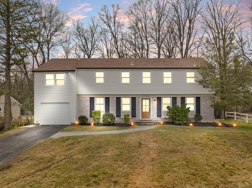 1752 LARK LANE Cherry Hill, NJ 08003