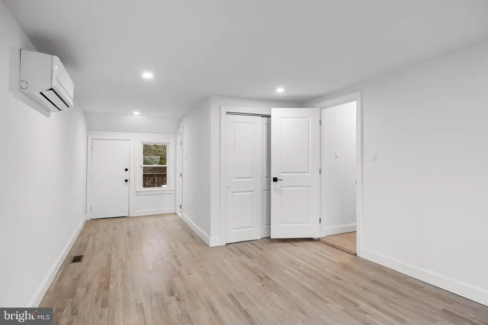 1752 LARK LANE Cherry Hill, NJ 08003