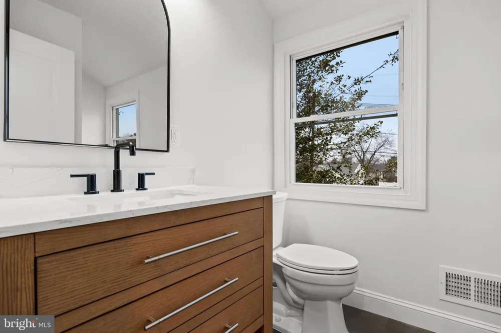 1752 LARK LANE Cherry Hill, NJ 08003
