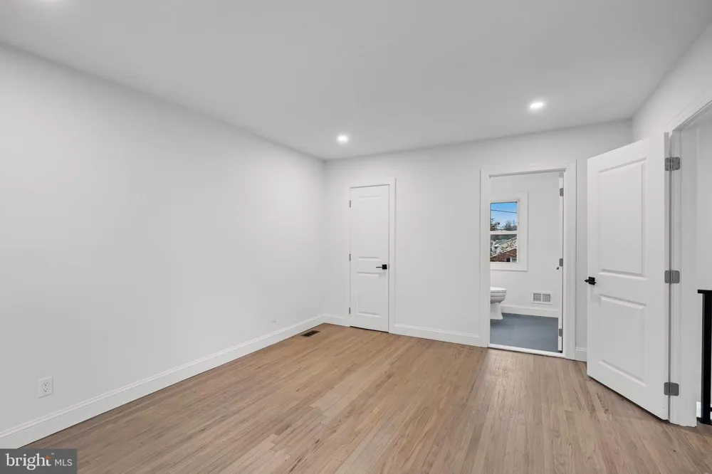 1752 LARK LANE Cherry Hill, NJ 08003