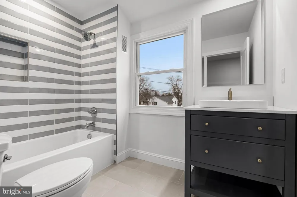 1752 LARK LANE Cherry Hill, NJ 08003