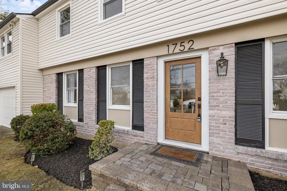 1752 LARK LANE Cherry Hill, NJ 08003
