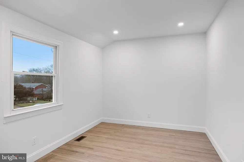 1752 LARK LANE Cherry Hill, NJ 08003