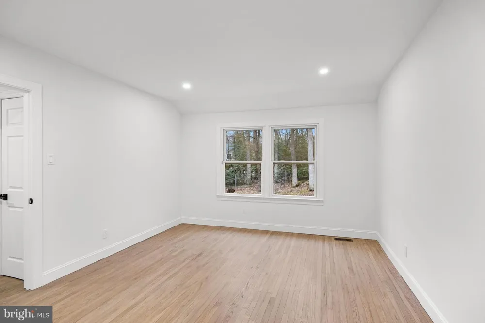 1752 LARK LANE Cherry Hill, NJ 08003
