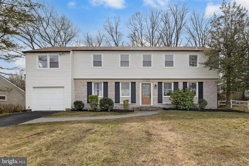 1752 LARK LANE Cherry Hill, NJ 08003