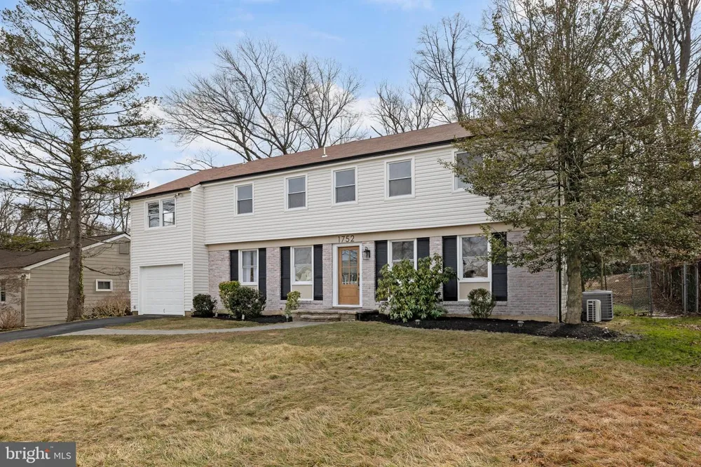 1752 LARK LANE Cherry Hill, NJ 08003