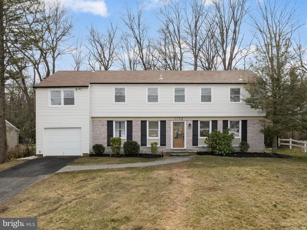 1752 LARK LANE Cherry Hill, NJ 08003