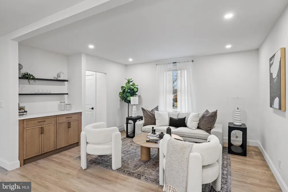 1752 LARK LANE Cherry Hill, NJ 08003