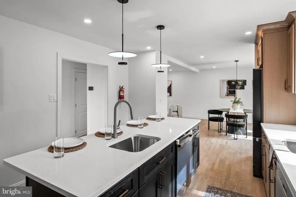 1752 LARK LANE Cherry Hill, NJ 08003