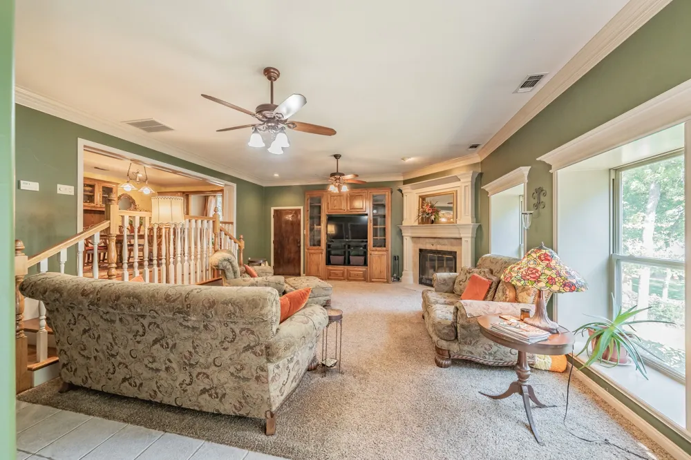 300 Shoreline Drive Azle, TX 76020