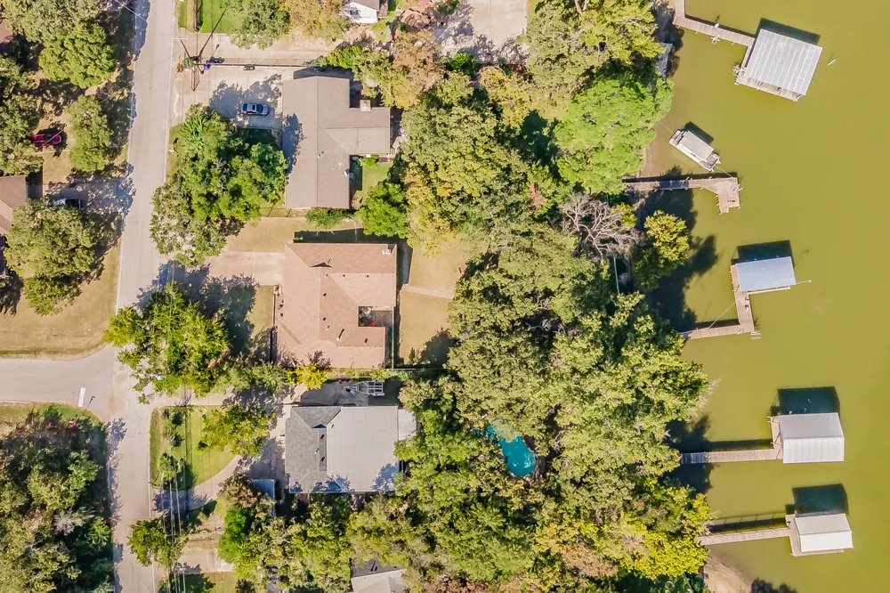 300 Shoreline Drive Azle, TX 76020