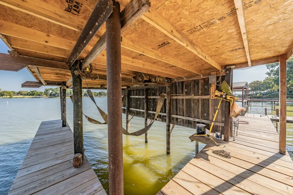 300 Shoreline Drive Azle, TX 76020