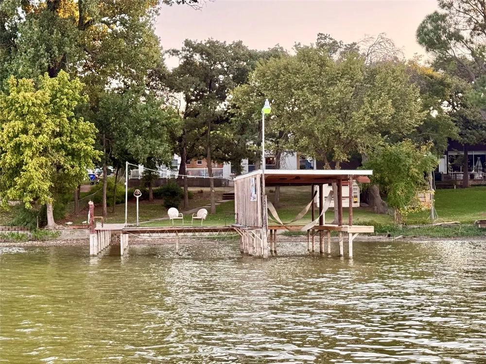 300 Shoreline Drive Azle, TX 76020