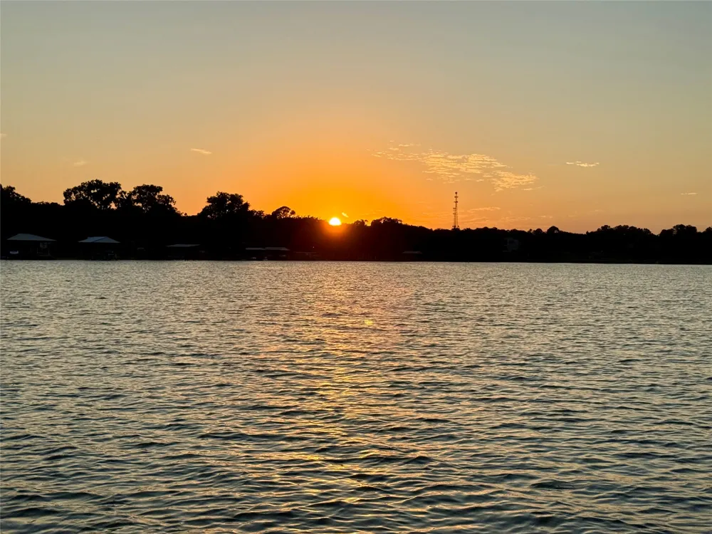300 Shoreline Drive Azle, TX 76020