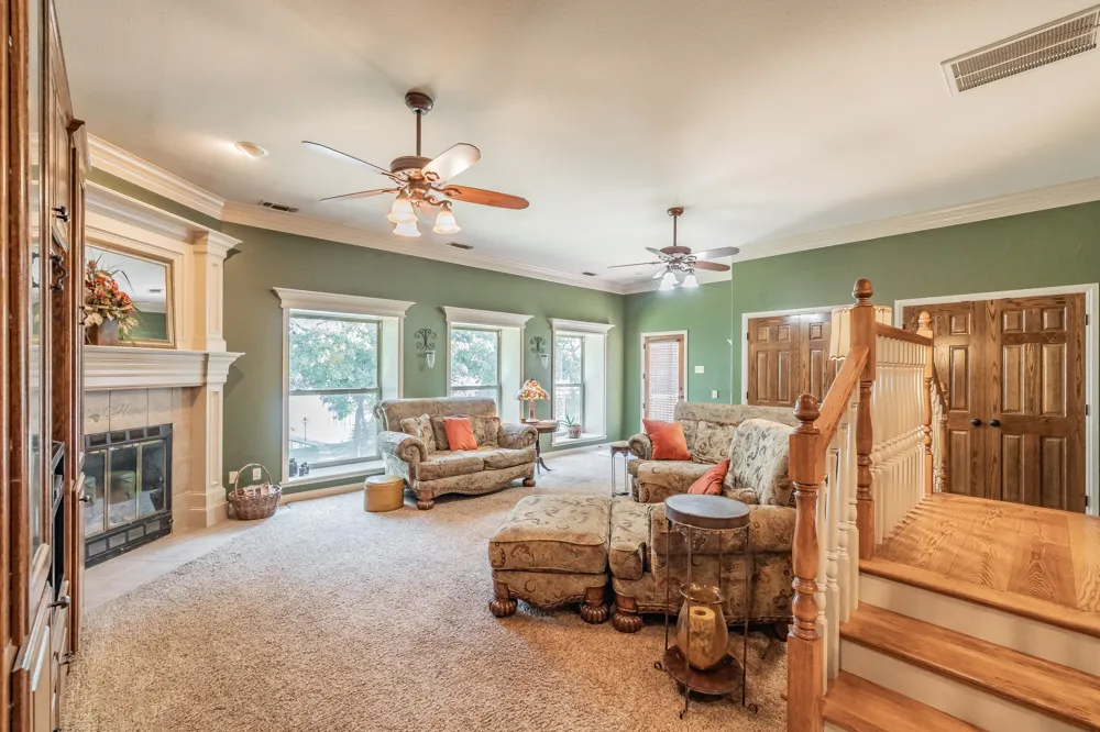 300 Shoreline Drive Azle, TX 76020