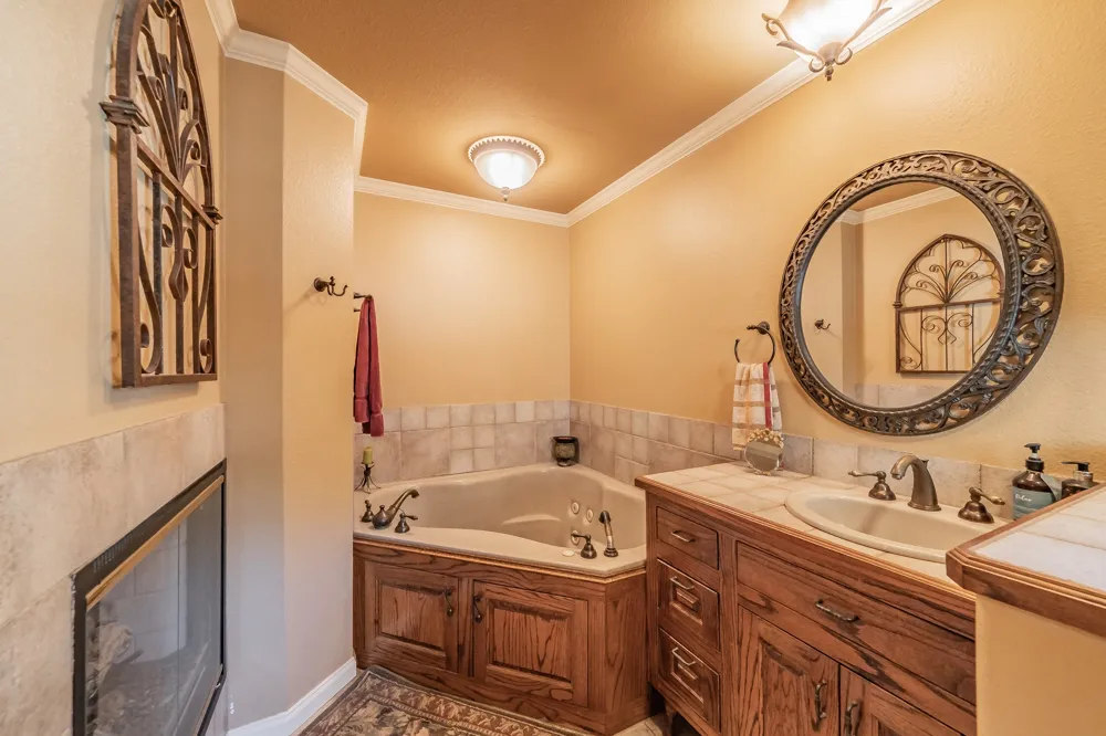 300 Shoreline Drive Azle, TX 76020