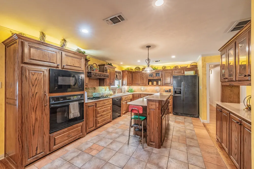 300 Shoreline Drive Azle, TX 76020