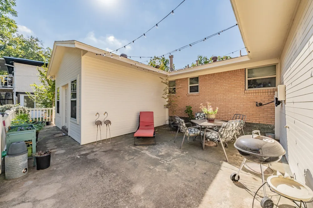 300 Shoreline Drive Azle, TX 76020