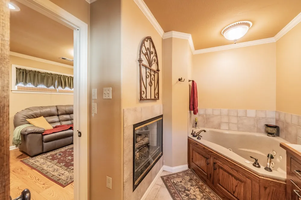 300 Shoreline Drive Azle, TX 76020