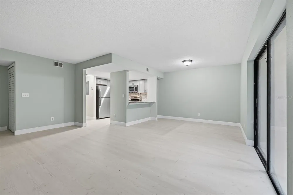 4873 PURITAN CIRCLE #2401 Tampa, FL 33617