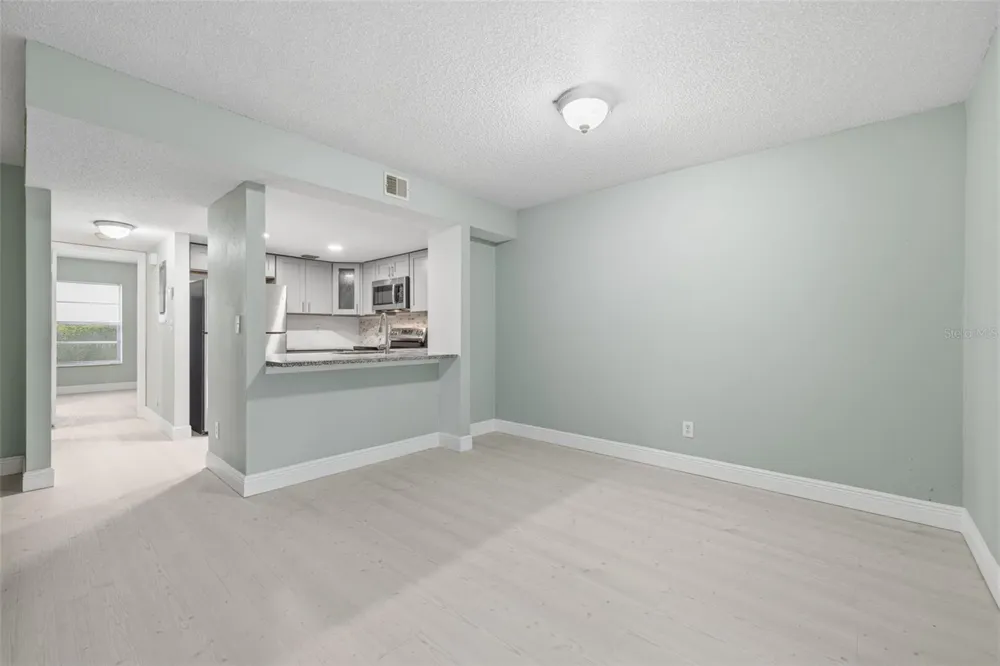 4873 PURITAN CIRCLE #2401 Tampa, FL 33617